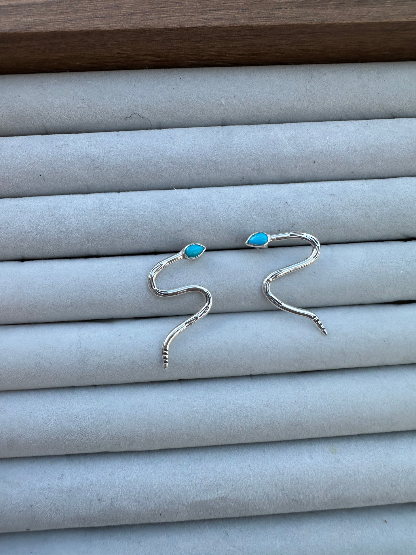 Snake studs-medium